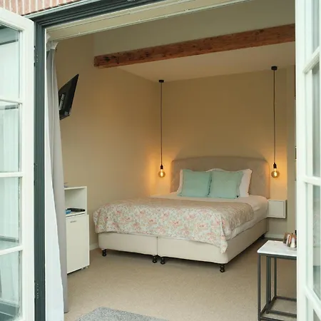 Velserhoeve Bed & Breakfast *